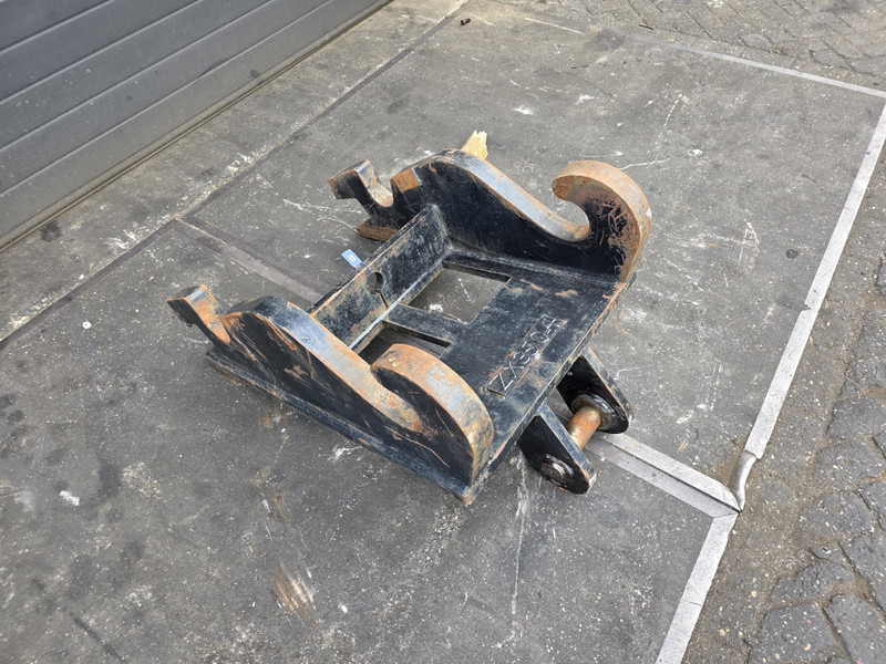 Adaptor plate cw55s kopplaat cw55s verachtert eurosteel - Сцепное устройство для Строительной техники: фото 2 Adaptor plate cw55s kopplaat cw55s verachtert eurosteel - Сцепное устройство для Строительной техники: фото 2