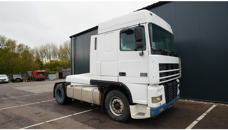 DAF XF 95.380 SC MANUAL GEARBOX EURO 3 - Тягач: фото 4 DAF XF 95.380 SC MANUAL GEARBOX EURO 3 - Тягач: фото 4