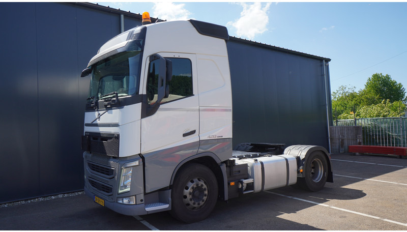 Volvo FH 420 ADR GLOBETROTTER EURO 6 864.000KM - Тягач: фото 3 Volvo FH 420 ADR GLOBETROTTER EURO 6 864.000KM - Тягач: фото 3