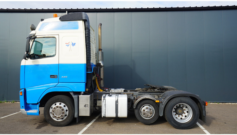 Volvo FH 440 6X2 GLOBETROTTER EURO 3 - Тягач: фото 1 Volvo FH 440 6X2 GLOBETROTTER EURO 3 - Тягач: фото 1