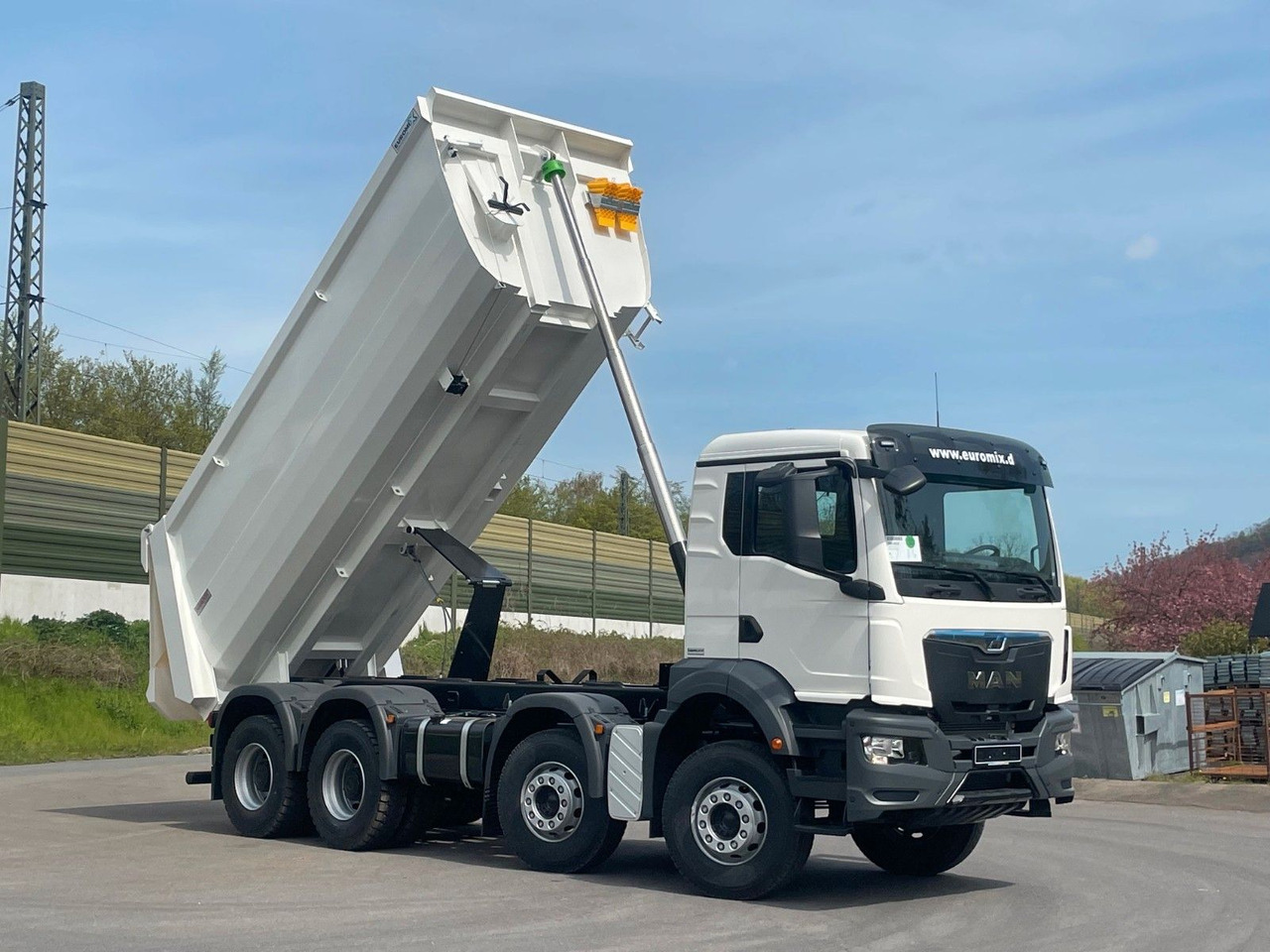 MAN TGS 41.400 8x4 / EUROMIX MTP 20m³/ EURO2 Kipper - Портальный бункеровоз: фото 1 MAN TGS 41.400 8x4 / EUROMIX MTP 20m³/ EURO2 Kipper - Портальный бункеровоз: фото 1