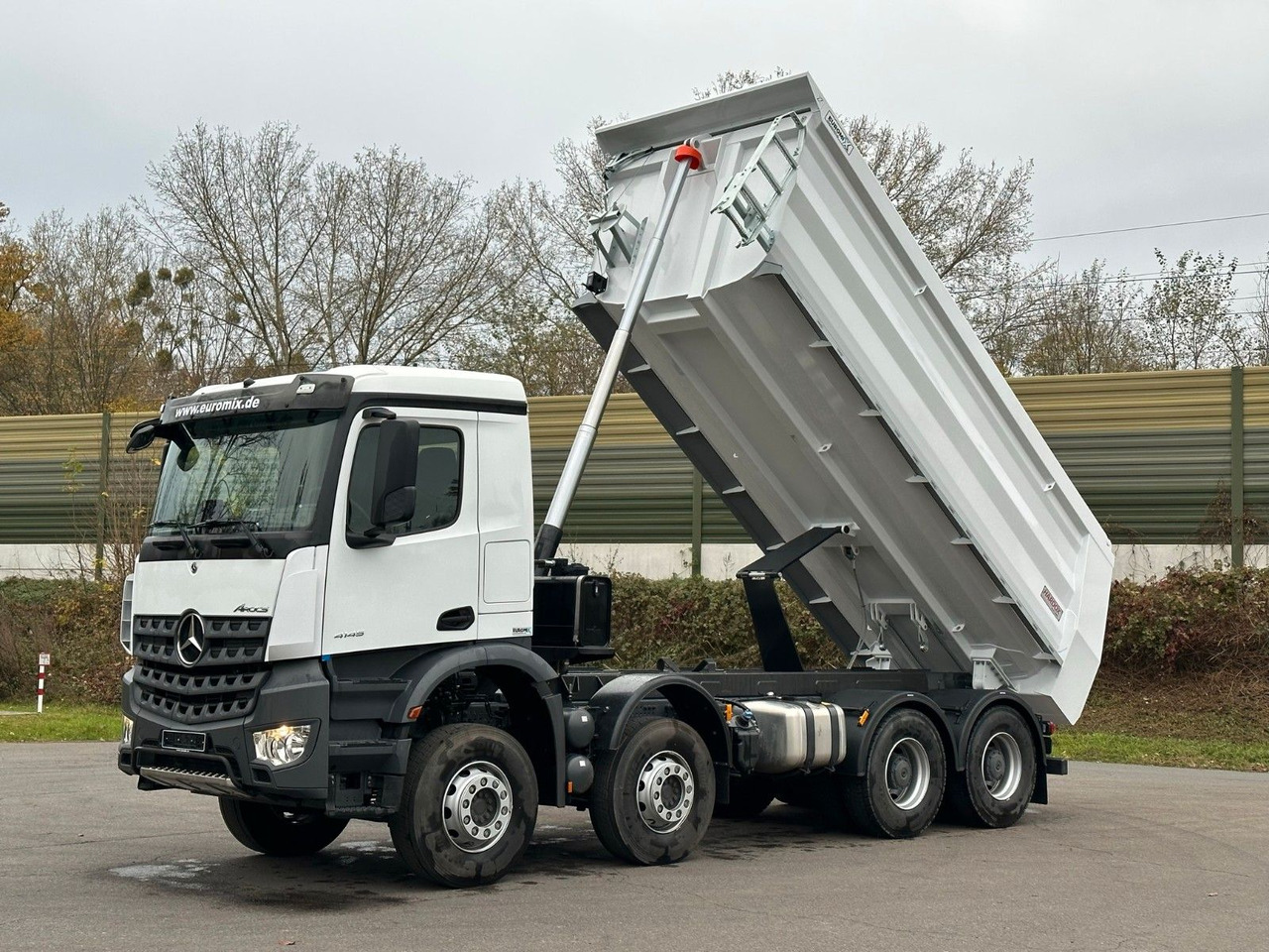 Mercedes-Benz AROCS 5 4145 8X4 E6e EuromixMTP 18m³ Kipper - Самосвал: фото 1 Mercedes-Benz AROCS 5 4145 8X4 E6e EuromixMTP 18m³ Kipper - Самосвал: фото 1