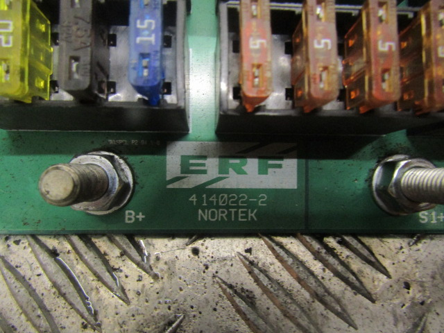 ERF ECX FUSEBOARD P/NO 414022-2 - Электрическая система для Грузовиков: фото 2 ERF ECX FUSEBOARD P/NO 414022-2 - Электрическая система для Грузовиков: фото 2