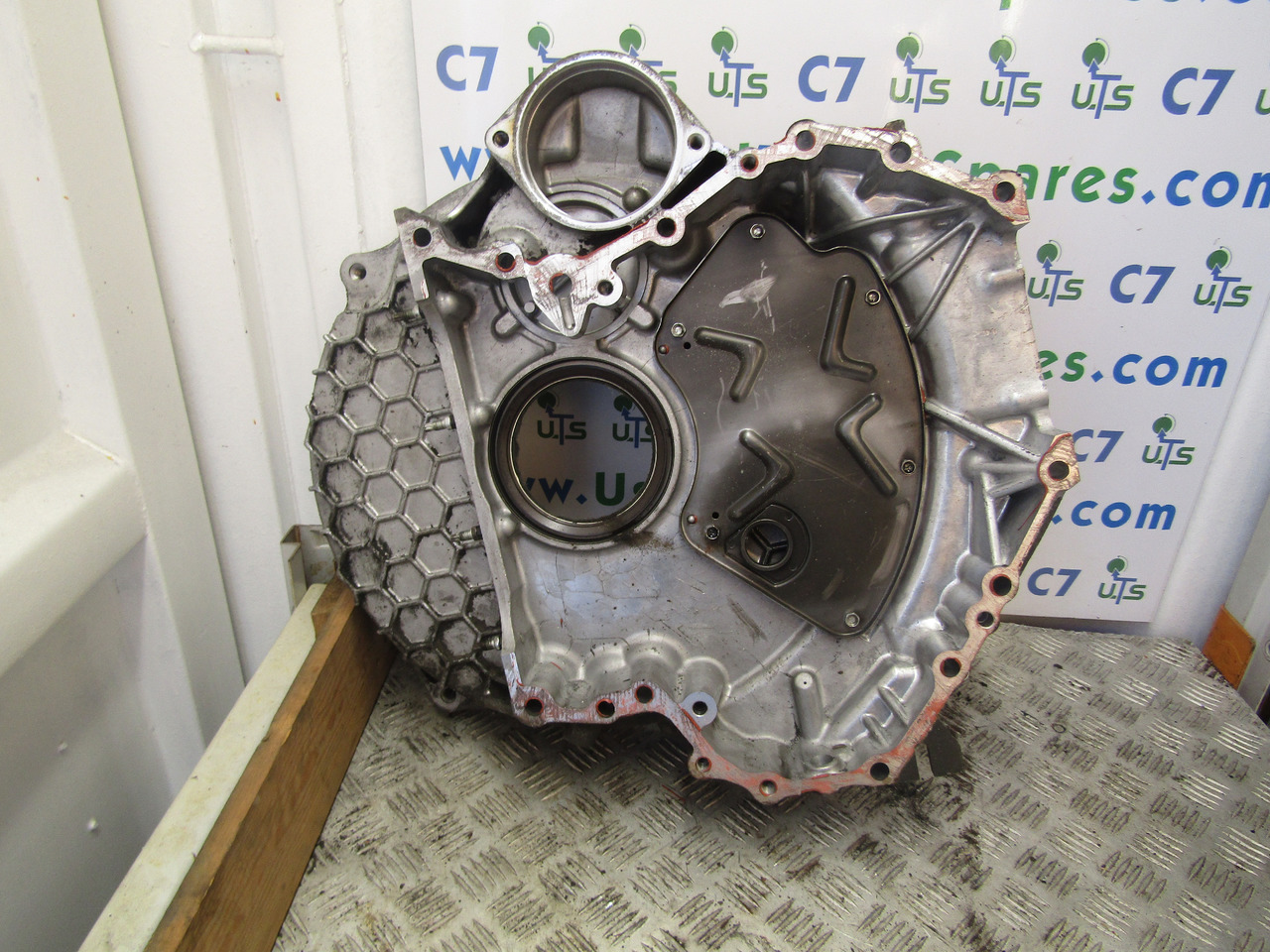 ISUZU N75 4HK1 EURO 5 FLYWHEEL BELLHOUSING (AUTO) - Коробка передач для Грузовиков: фото 2 ISUZU N75 4HK1 EURO 5 FLYWHEEL BELLHOUSING (AUTO) - Коробка передач для Грузовиков: фото 2