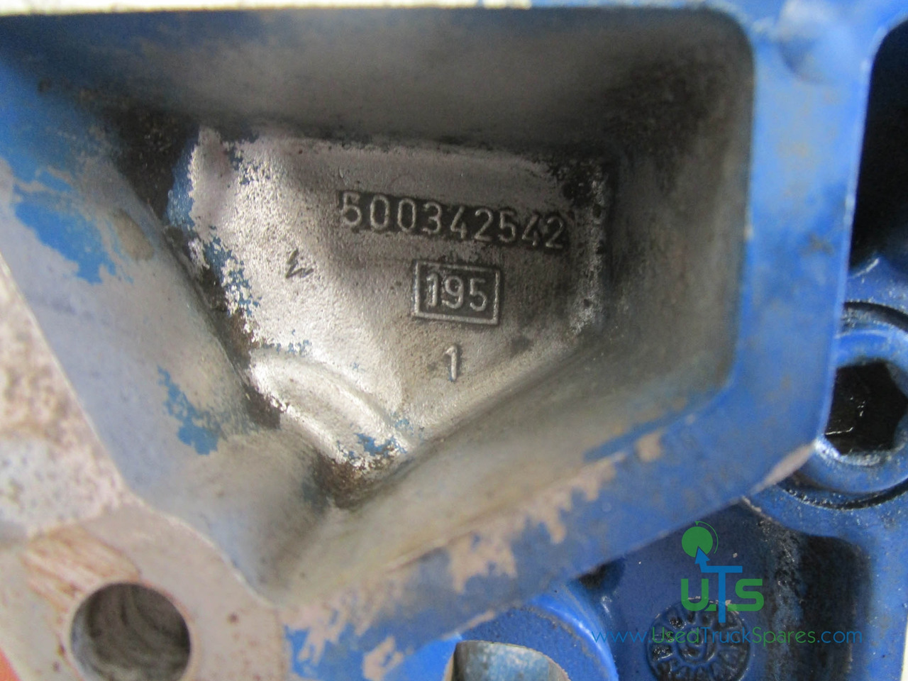 IVECO CURSOR 8 FUEL FILTER HOUSING P/NO 500342542 - Двигатель и запчасти для Грузовиков: фото 2 IVECO CURSOR 8 FUEL FILTER HOUSING P/NO 500342542 - Двигатель и запчасти для Грузовиков: фото 2