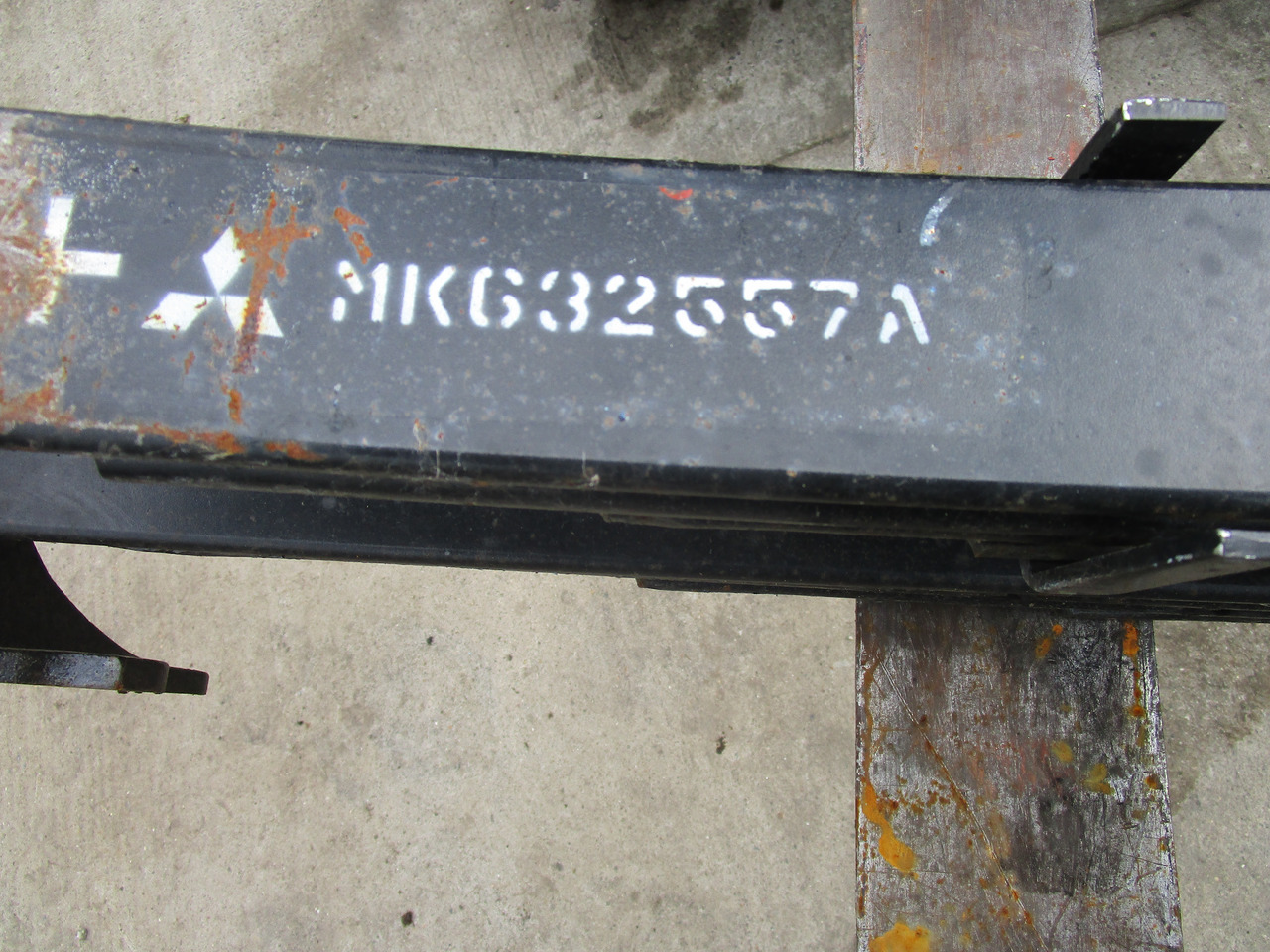 MITSUBISHI FUSO 8T REAR SPRINGS MK632557 - Подвеска для Грузовиков: фото 2 MITSUBISHI FUSO 8T REAR SPRINGS MK632557 - Подвеска для Грузовиков: фото 2