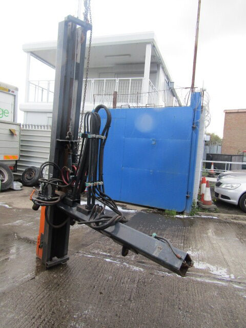 GAYK VR120 BARRIER DRIVE HAMMER - Навесное оборудование для Коммунальной и специальной техники: фото 3 GAYK VR120 BARRIER DRIVE HAMMER - Навесное оборудование для Коммунальной и специальной техники: фото 3