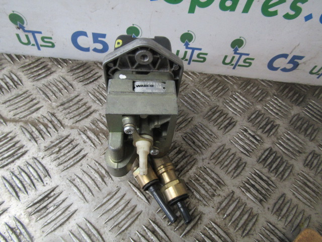 VOLVO FE HAND BRAKE CONTROL UNIT WABCO 20763929 - Электрическая система для Грузовиков: фото 2 VOLVO FE HAND BRAKE CONTROL UNIT WABCO 20763929 - Электрическая система для Грузовиков: фото 2