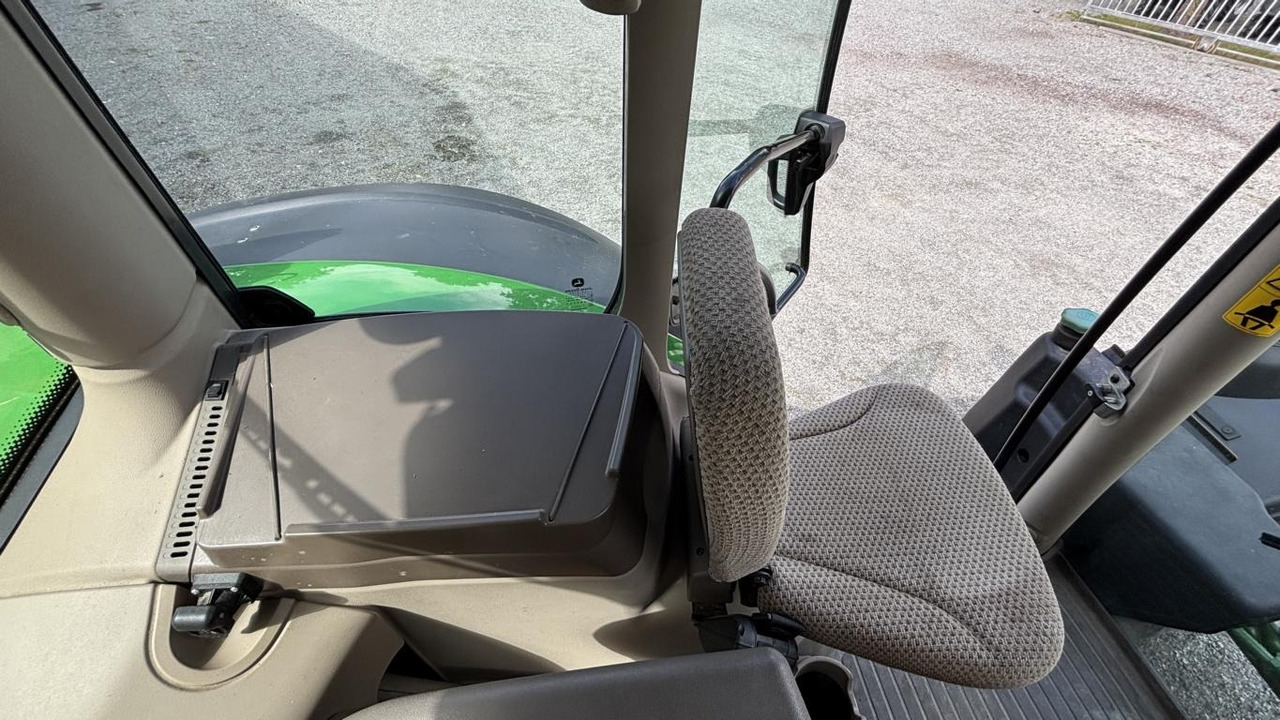 Трактор John Deere 6R195: фото 8 Трактор John Deere 6R195: фото 8