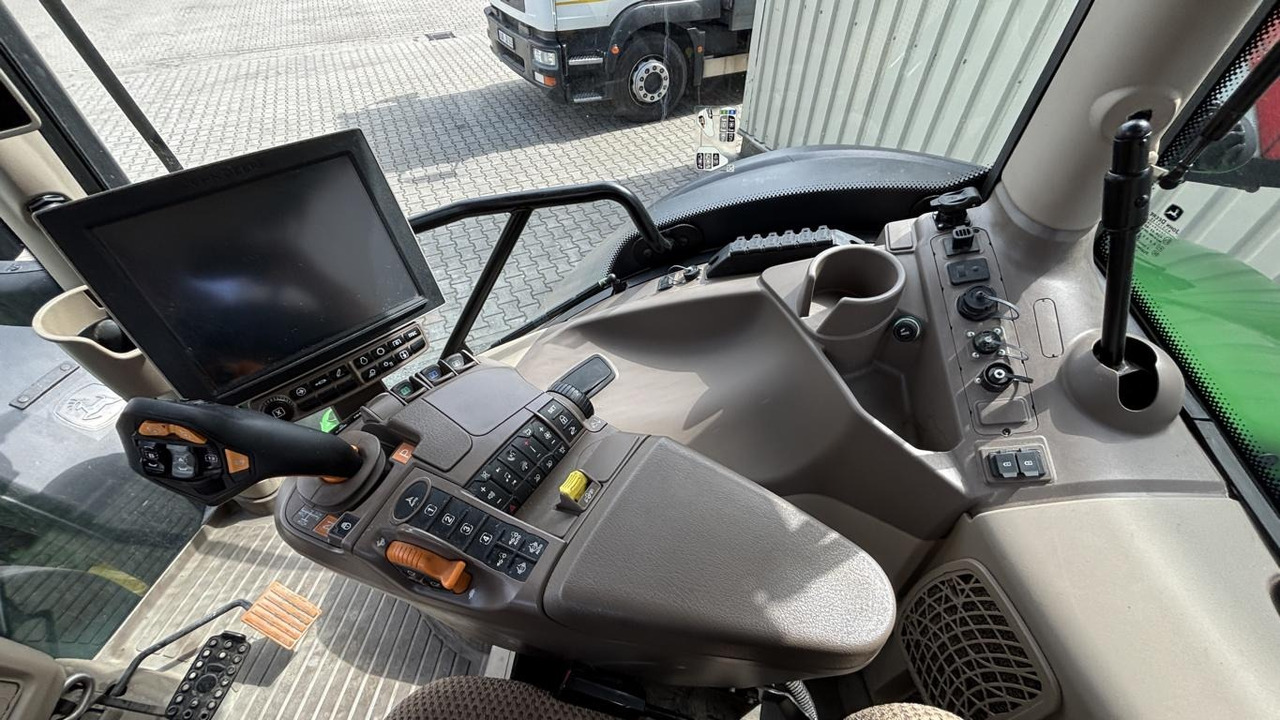 Трактор John Deere 6R195: фото 12 Трактор John Deere 6R195: фото 12