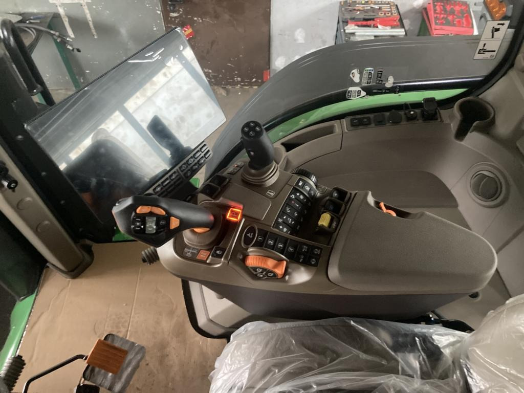 John Deere TRAKTOR 8R370 - Трактор: фото 5 John Deere TRAKTOR 8R370 - Трактор: фото 5