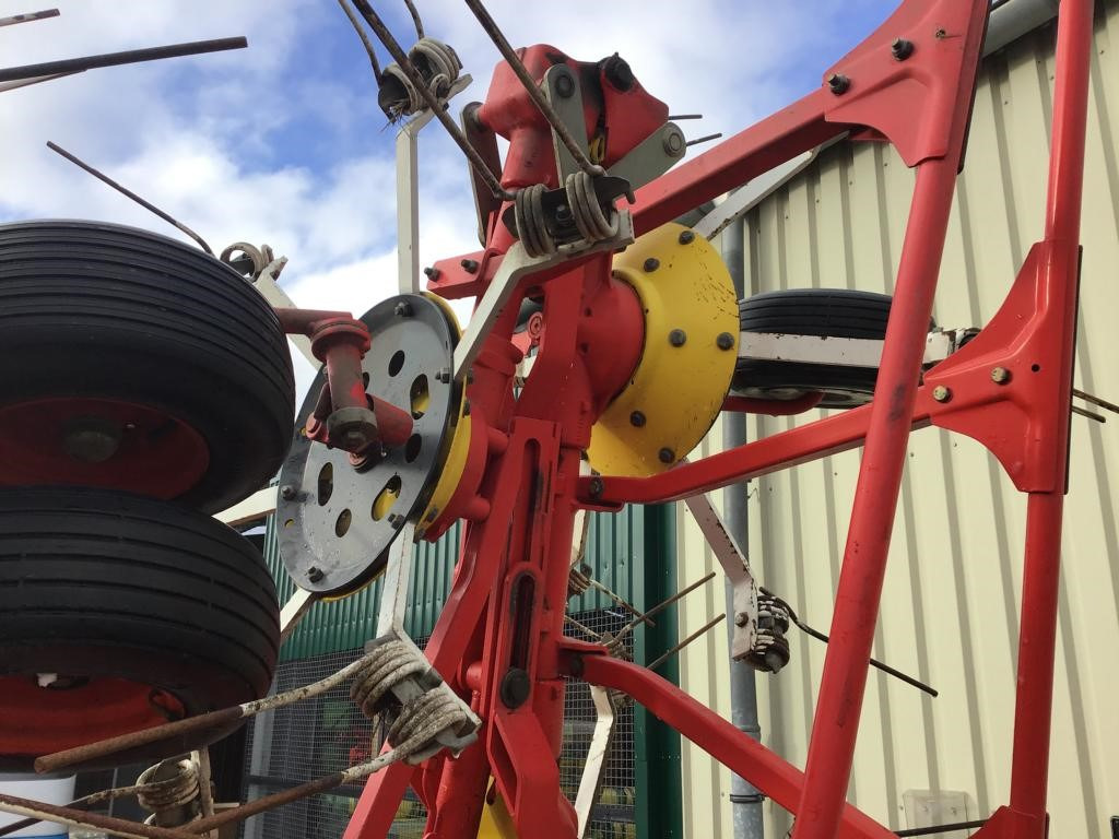 Pöttinger HIT 910 NZ - Сеноворошилка: фото 5 Pöttinger HIT 910 NZ - Сеноворошилка: фото 5