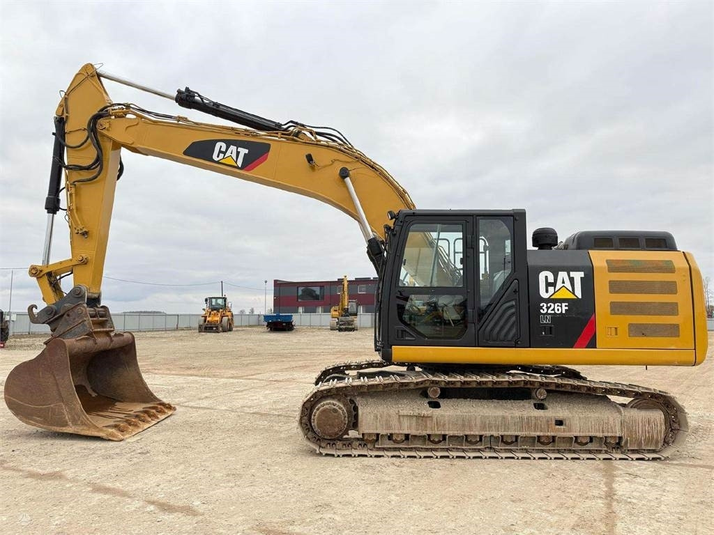 CAT 326 FLN, 2.5 m3 - Гусеничный экскаватор: фото 2 CAT 326 FLN, 2.5 m3 - Гусеничный экскаватор: фото 2