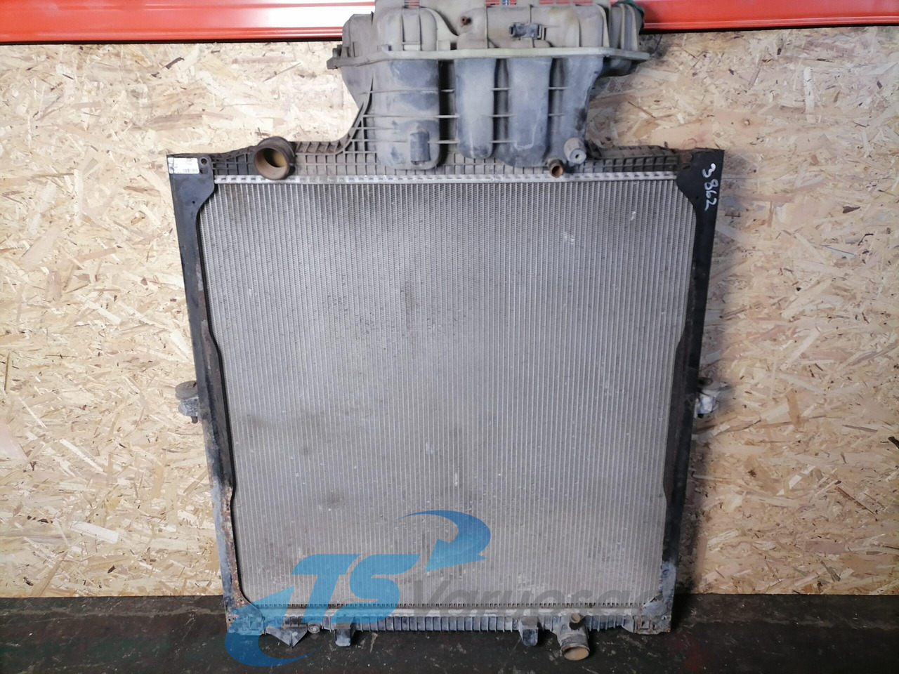 MAN Cooling radiator 81061016512 - Радиатор для Грузовиков: фото 1 MAN Cooling radiator 81061016512 - Радиатор для Грузовиков: фото 1