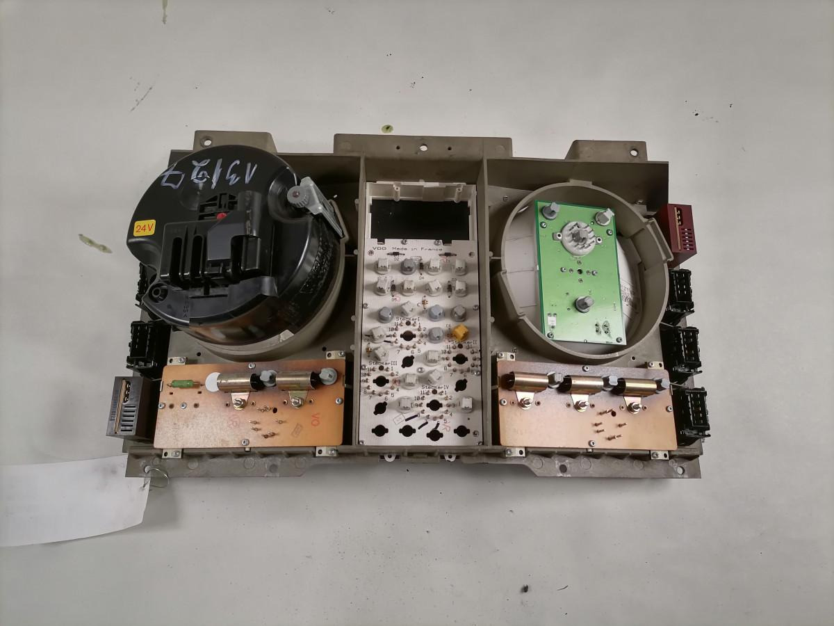 MAN Dashboard 81272026080 - Приборная панель для Грузовиков: фото 4 MAN Dashboard 81272026080 - Приборная панель для Грузовиков: фото 4