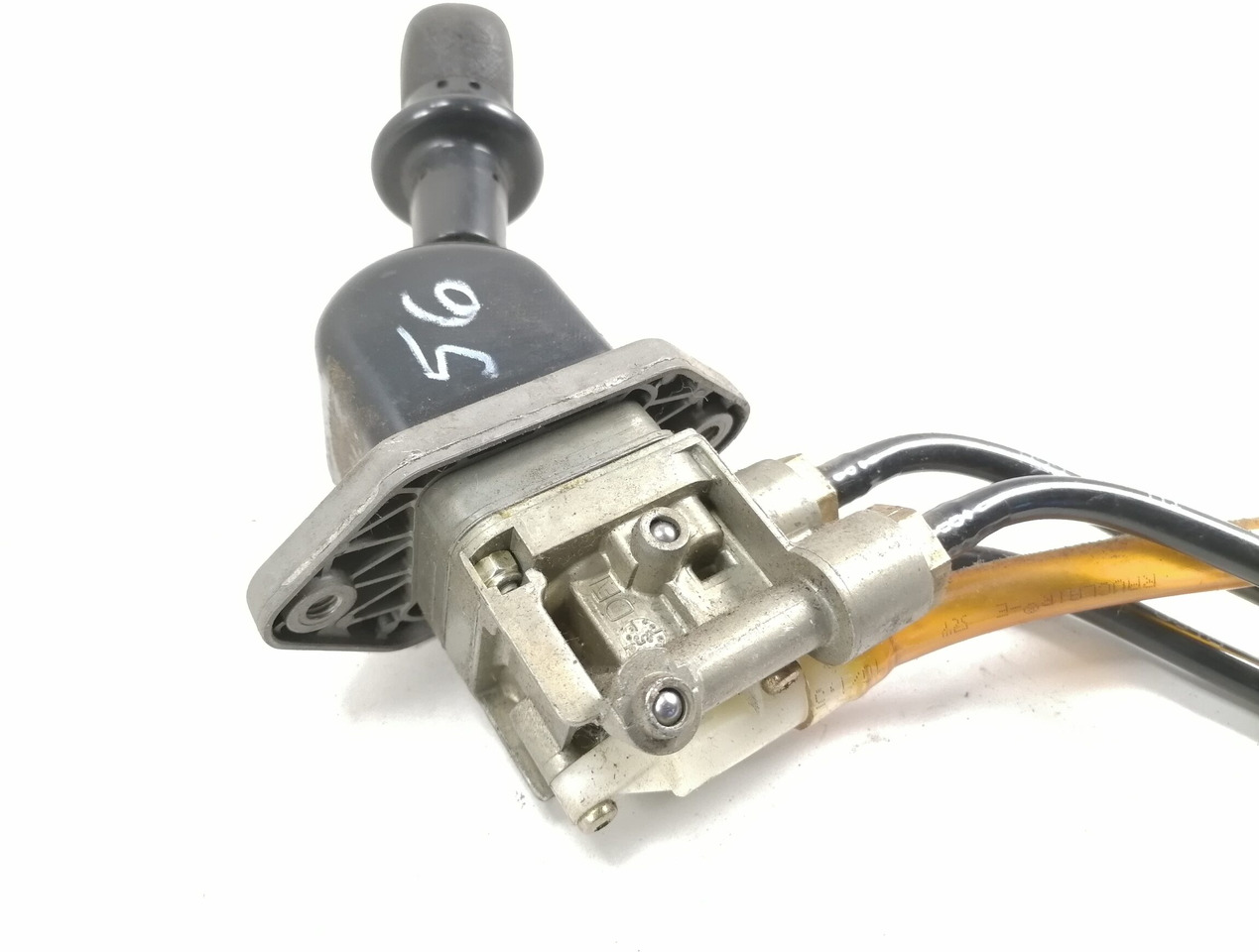 MAN Handbrake control lever 81523156156 - Универсальная запчасть для Грузовиков: фото 2 MAN Handbrake control lever 81523156156 - Универсальная запчасть для Грузовиков: фото 2