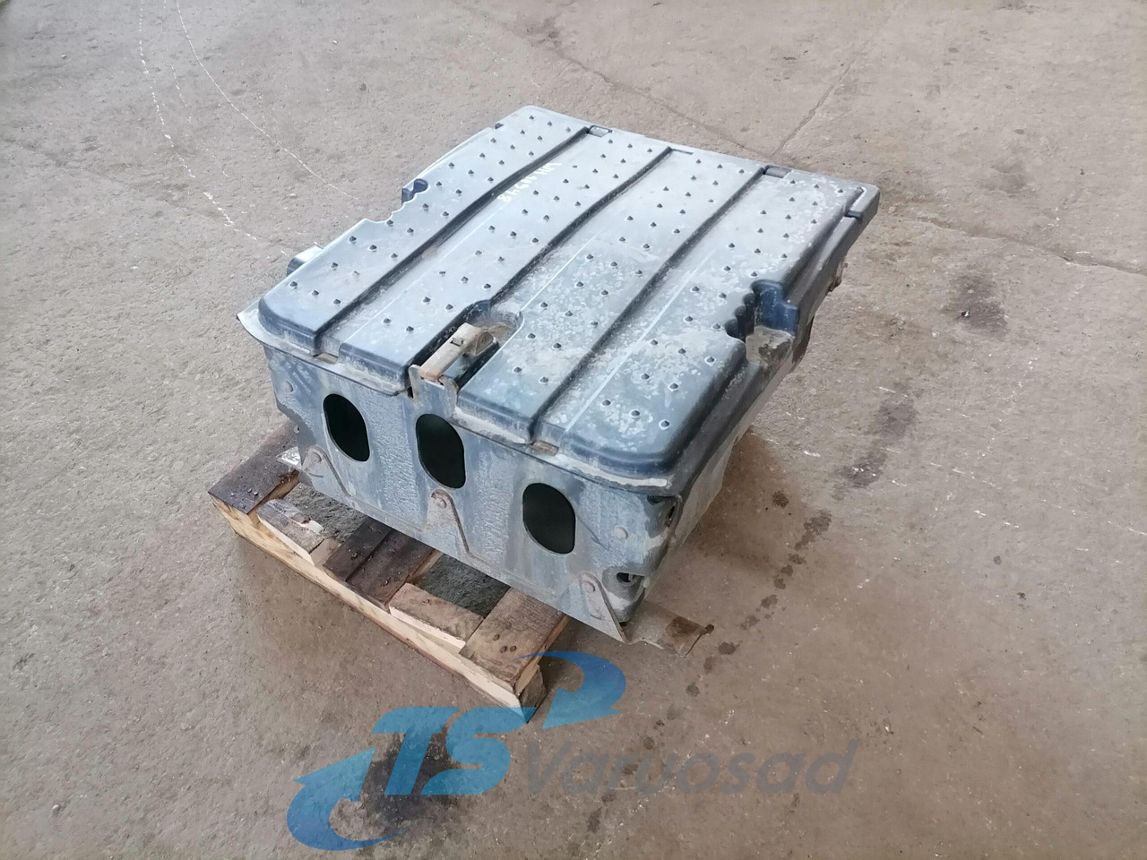 Mercedes-Benz Battery box A9304200268 - Аккумулятор для Грузовиков: фото 1 Mercedes-Benz Battery box A9304200268 - Аккумулятор для Грузовиков: фото 1