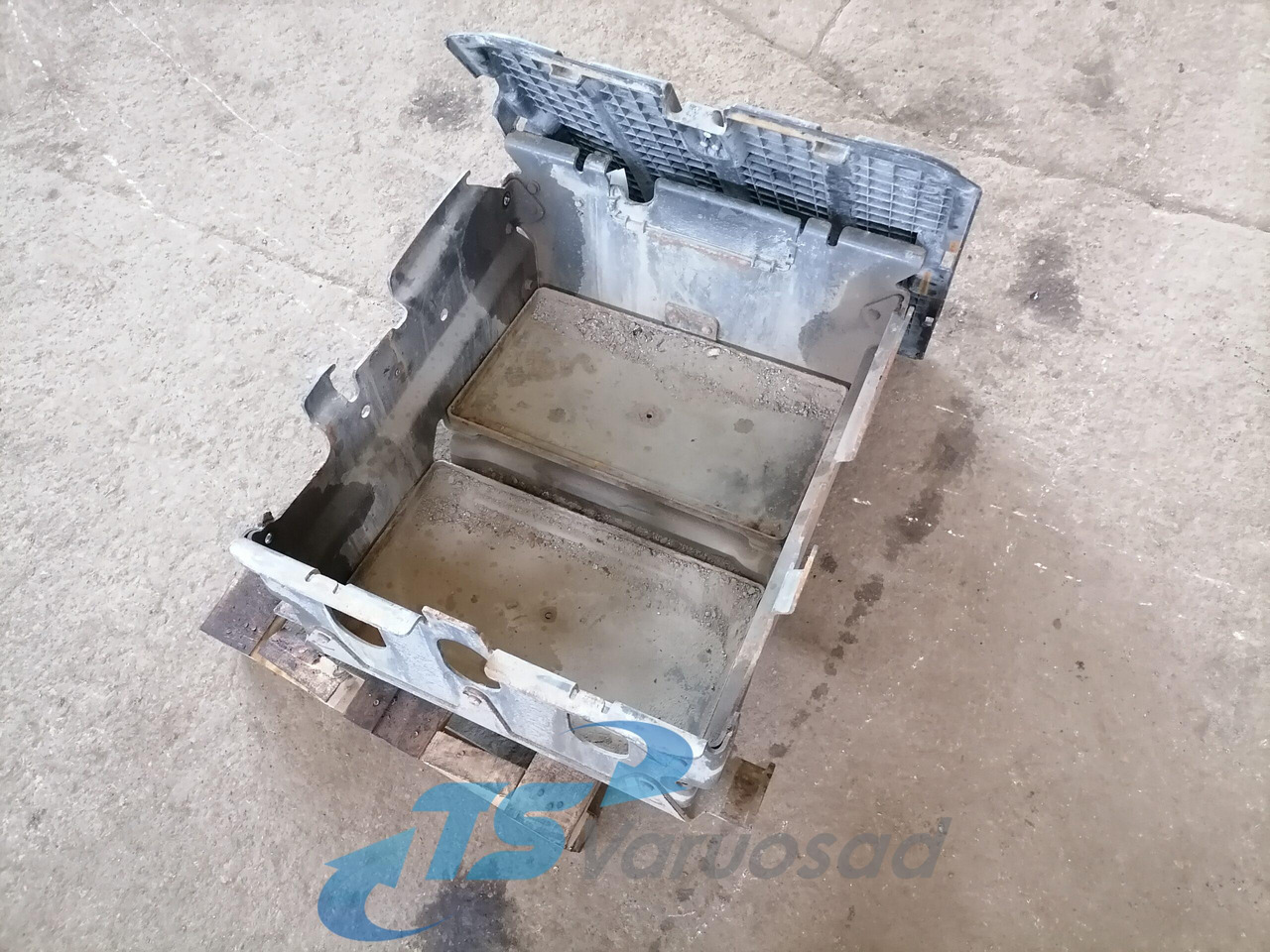 Mercedes-Benz Battery box A9304200268 - Аккумулятор для Грузовиков: фото 2 Mercedes-Benz Battery box A9304200268 - Аккумулятор для Грузовиков: фото 2