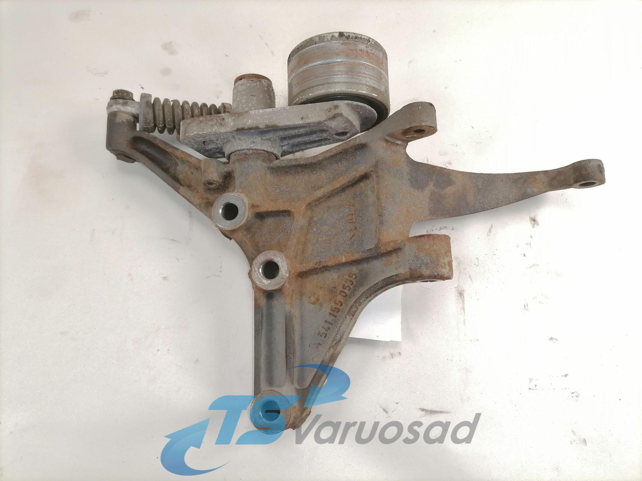 Mercedes-Benz Generaatori kandur A5411550535 - Универсальная запчасть для Грузовиков: фото 2 Mercedes-Benz Generaatori kandur A5411550535 - Универсальная запчасть для Грузовиков: фото 2