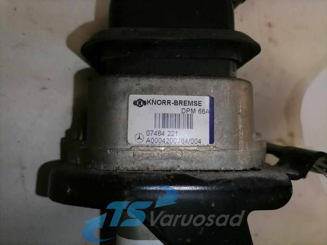 Mercedes-Benz Handbrake control lever A0004200284 - Универсальная запчасть для Грузовиков: фото 2 Mercedes-Benz Handbrake control lever A0004200284 - Универсальная запчасть для Грузовиков: фото 2