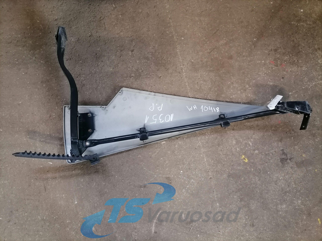 Mercedes-Benz Kabiini tuulesuunaja, ülemine parem A9417903365 - Аэродинамика/ Спойлеры для Грузовиков: фото 2 Mercedes-Benz Kabiini tuulesuunaja, ülemine parem A9417903365 - Аэродинамика/ Спойлеры для Грузовиков: фото 2