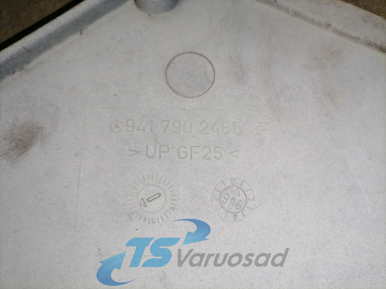 Mercedes-Benz Kabiini tuulesuunaja, ülemine parem A9417903365 - Аэродинамика/ Спойлеры для Грузовиков: фото 3 Mercedes-Benz Kabiini tuulesuunaja, ülemine parem A9417903365 - Аэродинамика/ Спойлеры для Грузовиков: фото 3