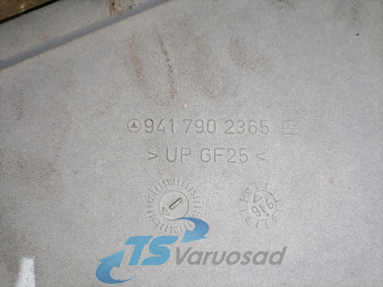 Mercedes-Benz Kabiini tuulesuunaja, ülemine vasak A9417902365 - Аэродинамика/ Спойлеры для Грузовиков: фото 3 Mercedes-Benz Kabiini tuulesuunaja, ülemine vasak A9417902365 - Аэродинамика/ Спойлеры для Грузовиков: фото 3