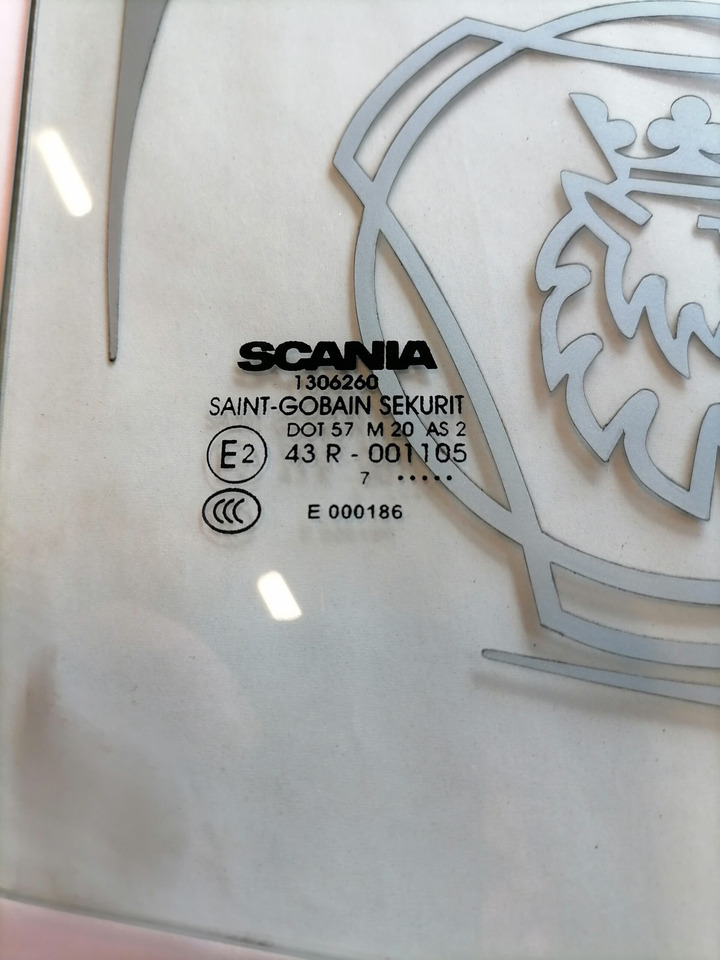Scania Küljeklaas, parem 1306260 - Стекло и запчасти для Грузовиков: фото 3 Scania Küljeklaas, parem 1306260 - Стекло и запчасти для Грузовиков: фото 3