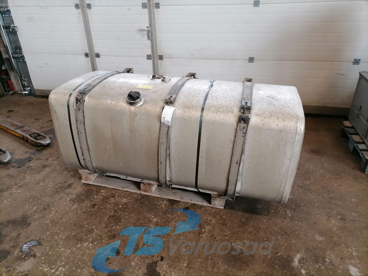 Scania Kütusepaak 700L 1517309 - Топливный бак для Грузовиков: фото 1 Scania Kütusepaak 700L 1517309 - Топливный бак для Грузовиков: фото 1