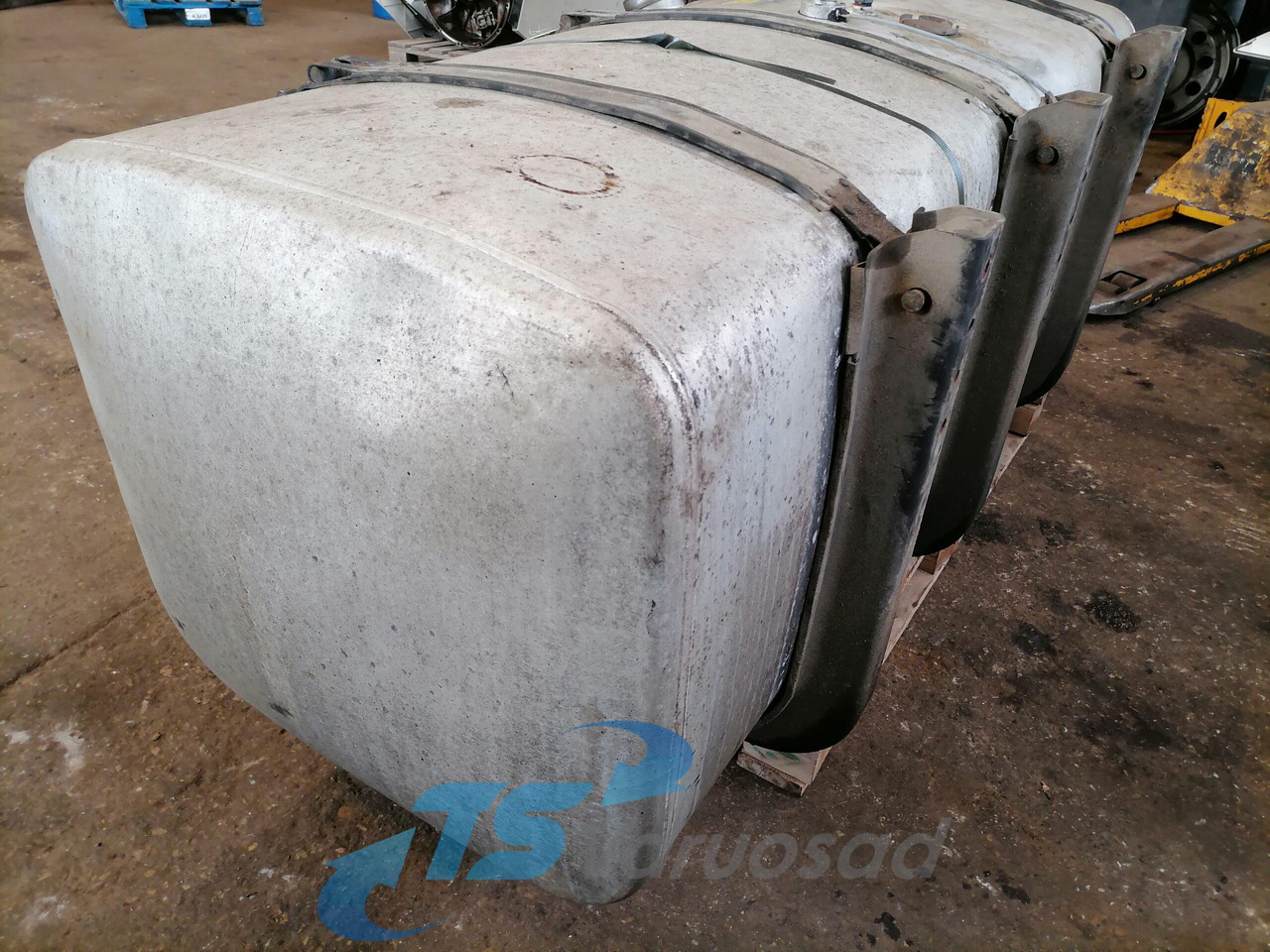Scania Kütusepaak 700L 1517309 - Топливный бак для Грузовиков: фото 2 Scania Kütusepaak 700L 1517309 - Топливный бак для Грузовиков: фото 2