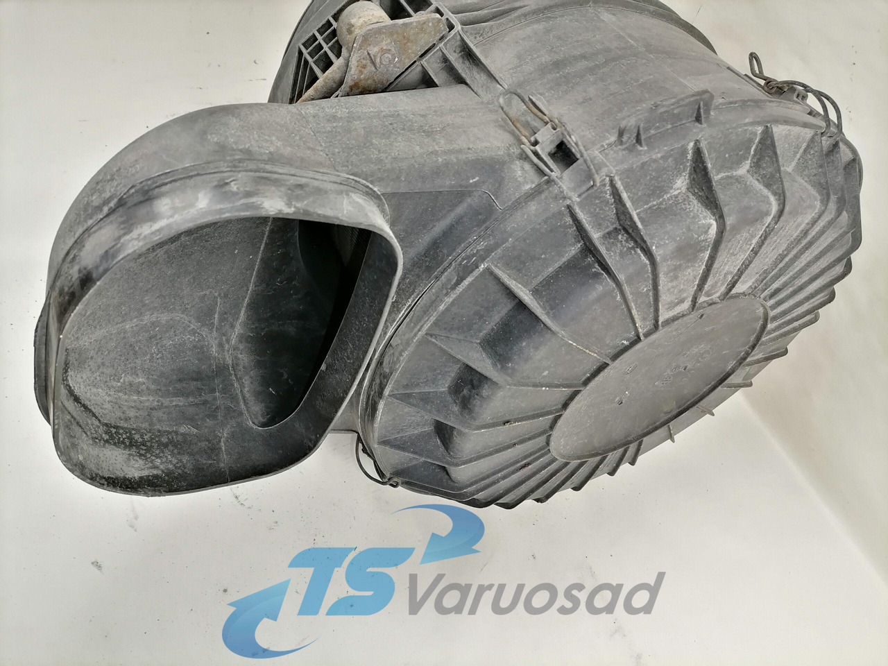 Volvo Air filter housing 21115476 - Система впуска для Грузовиков: фото 3 Volvo Air filter housing 21115476 - Система впуска для Грузовиков: фото 3