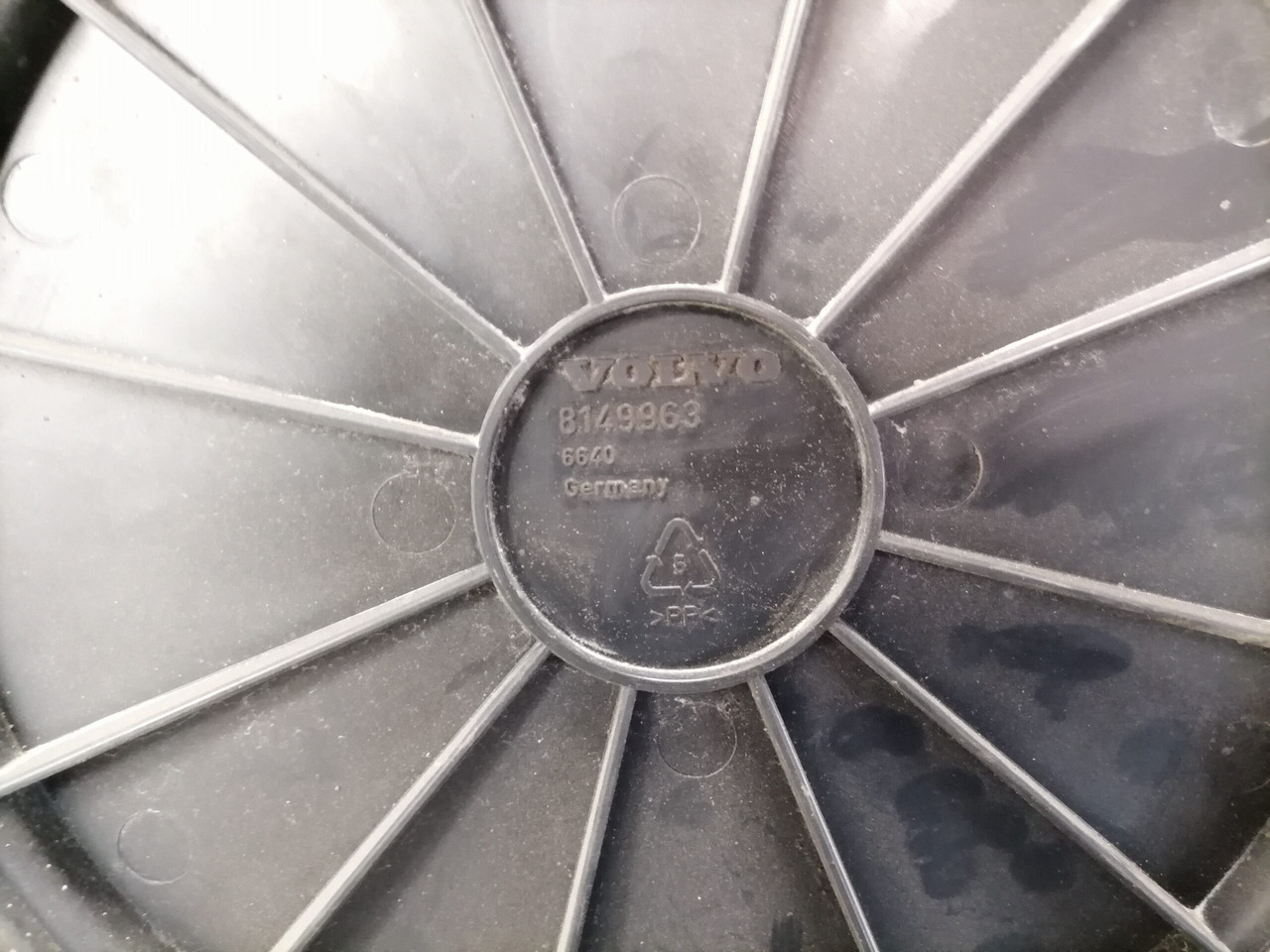 Volvo Air filter housing 3979505 - Система впуска для Грузовиков: фото 4 Volvo Air filter housing 3979505 - Система впуска для Грузовиков: фото 4