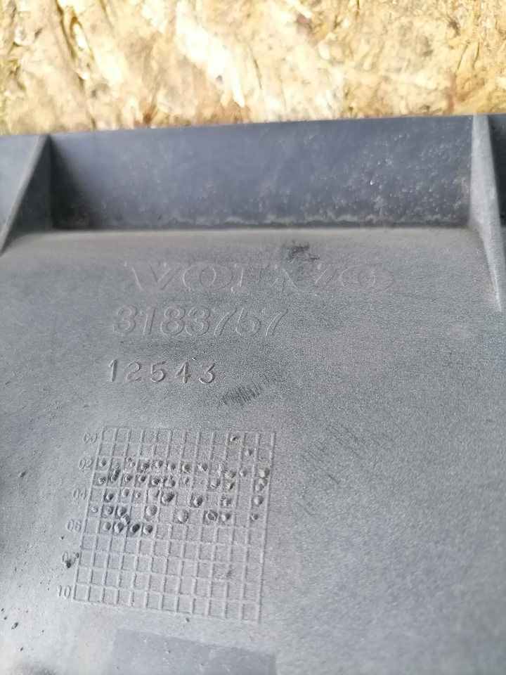 Volvo Fan shroud 3183757 - Радиатор для Грузовиков: фото 4 Volvo Fan shroud 3183757 - Радиатор для Грузовиков: фото 4