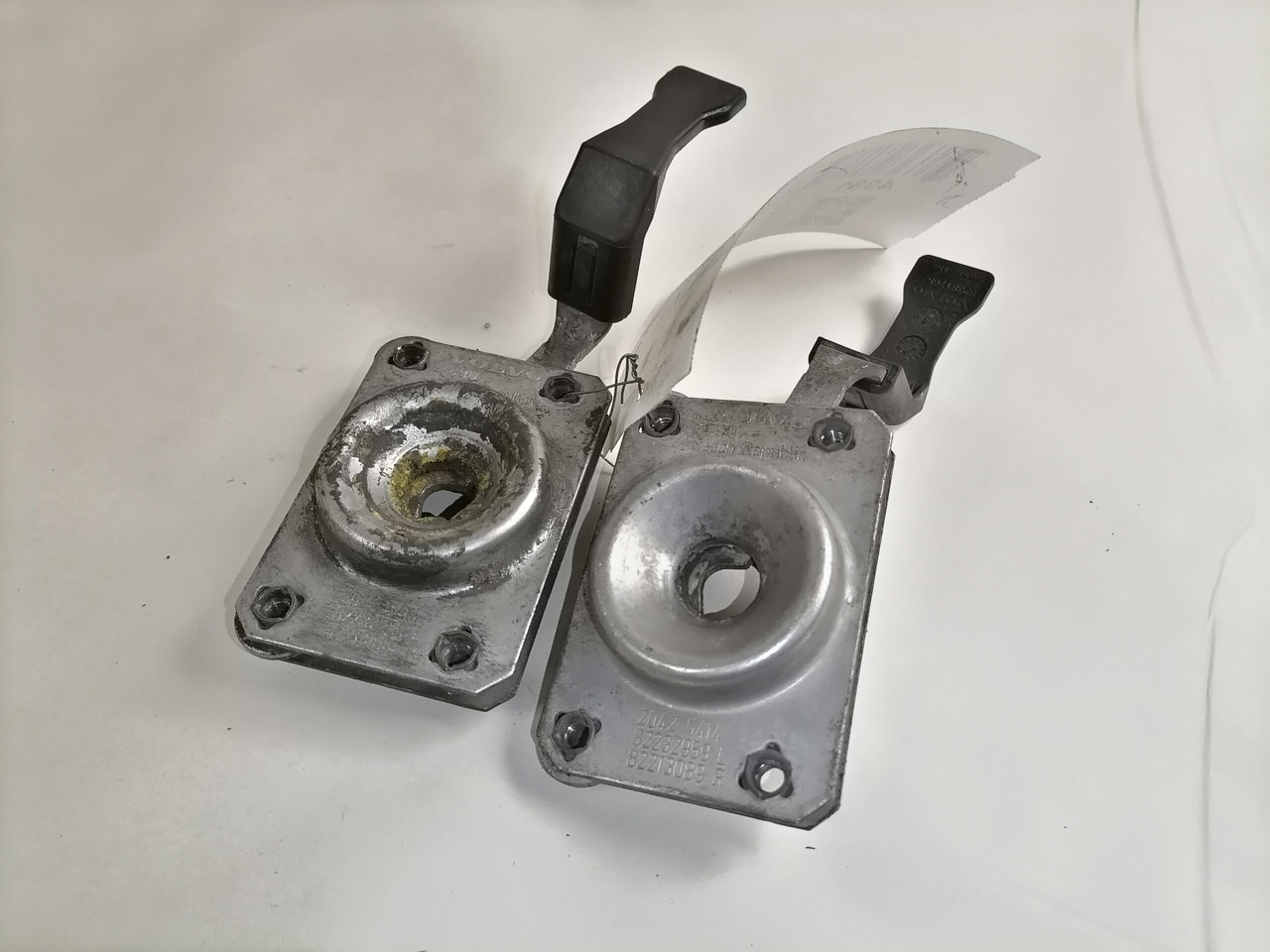 Volvo Iluvõre lukk 82232959 - Решётка радиатора для Грузовиков: фото 3 Volvo Iluvõre lukk 82232959 - Решётка радиатора для Грузовиков: фото 3