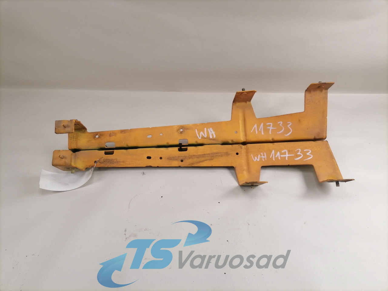 Volvo Kabiini nurgapleki kandur 20379177 - Универсальная запчасть для Грузовиков: фото 1 Volvo Kabiini nurgapleki kandur 20379177 - Универсальная запчасть для Грузовиков: фото 1