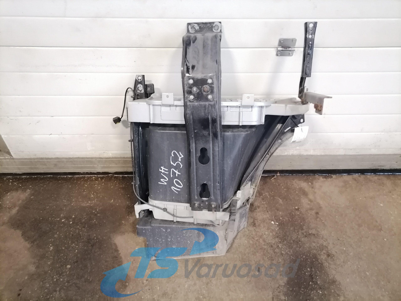 Volvo Komplektne astmelaud 82141521 - Боковая подножка для Грузовиков: фото 2 Volvo Komplektne astmelaud 82141521 - Боковая подножка для Грузовиков: фото 2