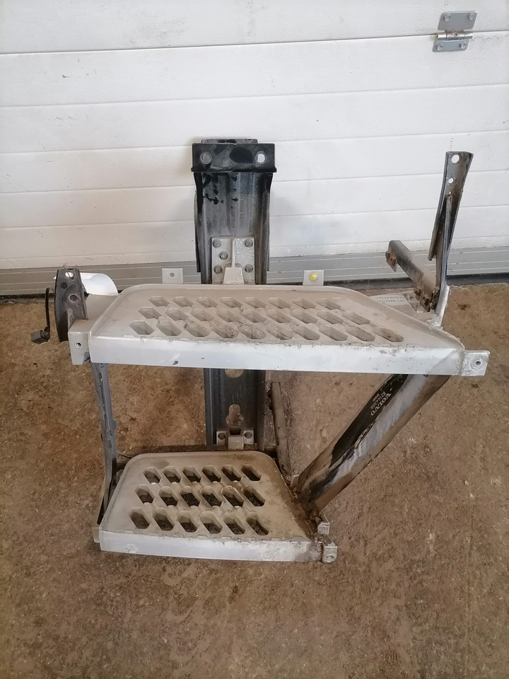 Volvo Komplektne astmelaud 82144986 - Боковая подножка для Грузовиков: фото 2 Volvo Komplektne astmelaud 82144986 - Боковая подножка для Грузовиков: фото 2