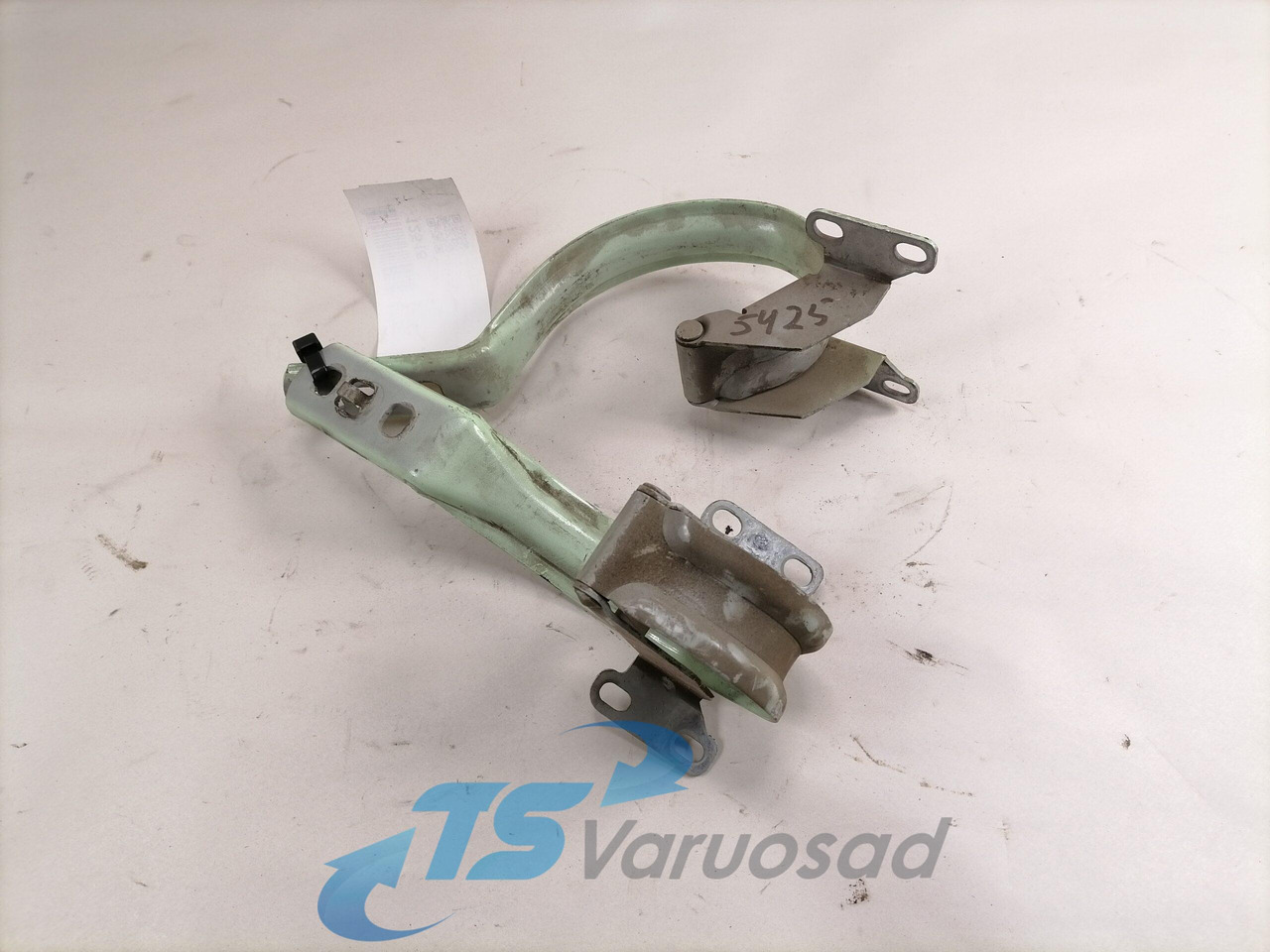 Volvo Küljeluugi hing 8189798 - Универсальная запчасть для Грузовиков: фото 1 Volvo Küljeluugi hing 8189798 - Универсальная запчасть для Грузовиков: фото 1