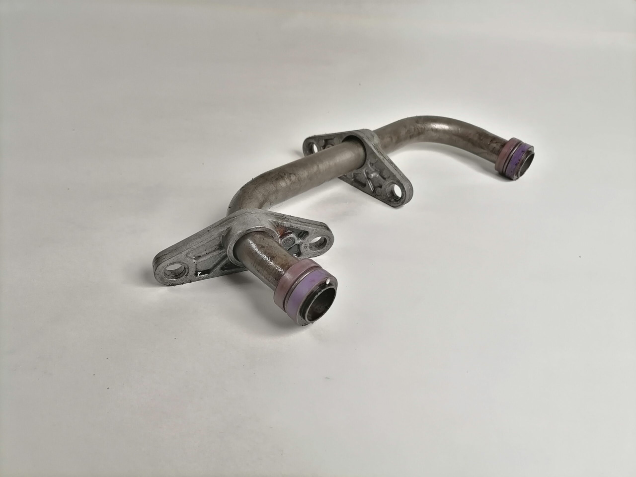 Volvo Oil pump pipe 20498189 - Масляный насос для Грузовиков: фото 1 Volvo Oil pump pipe 20498189 - Масляный насос для Грузовиков: фото 1