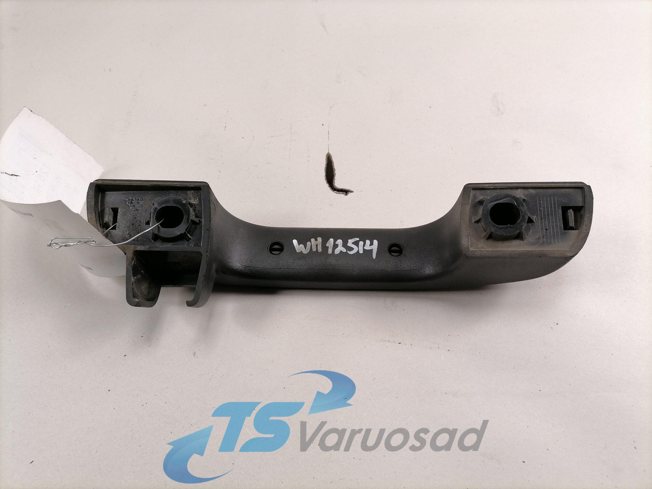 Volvo Plastikdetail, iluvõre käepide 20383543 - Аэродинамика/ Спойлеры для Грузовиков: фото 2 Volvo Plastikdetail, iluvõre käepide 20383543 - Аэродинамика/ Спойлеры для Грузовиков: фото 2