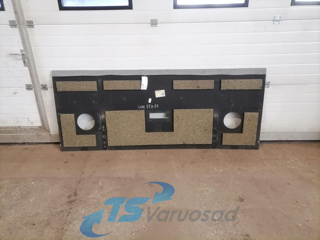 Volvo Salongi polster 20453834 - Универсальная запчасть для Грузовиков: фото 2 Volvo Salongi polster 20453834 - Универсальная запчасть для Грузовиков: фото 2