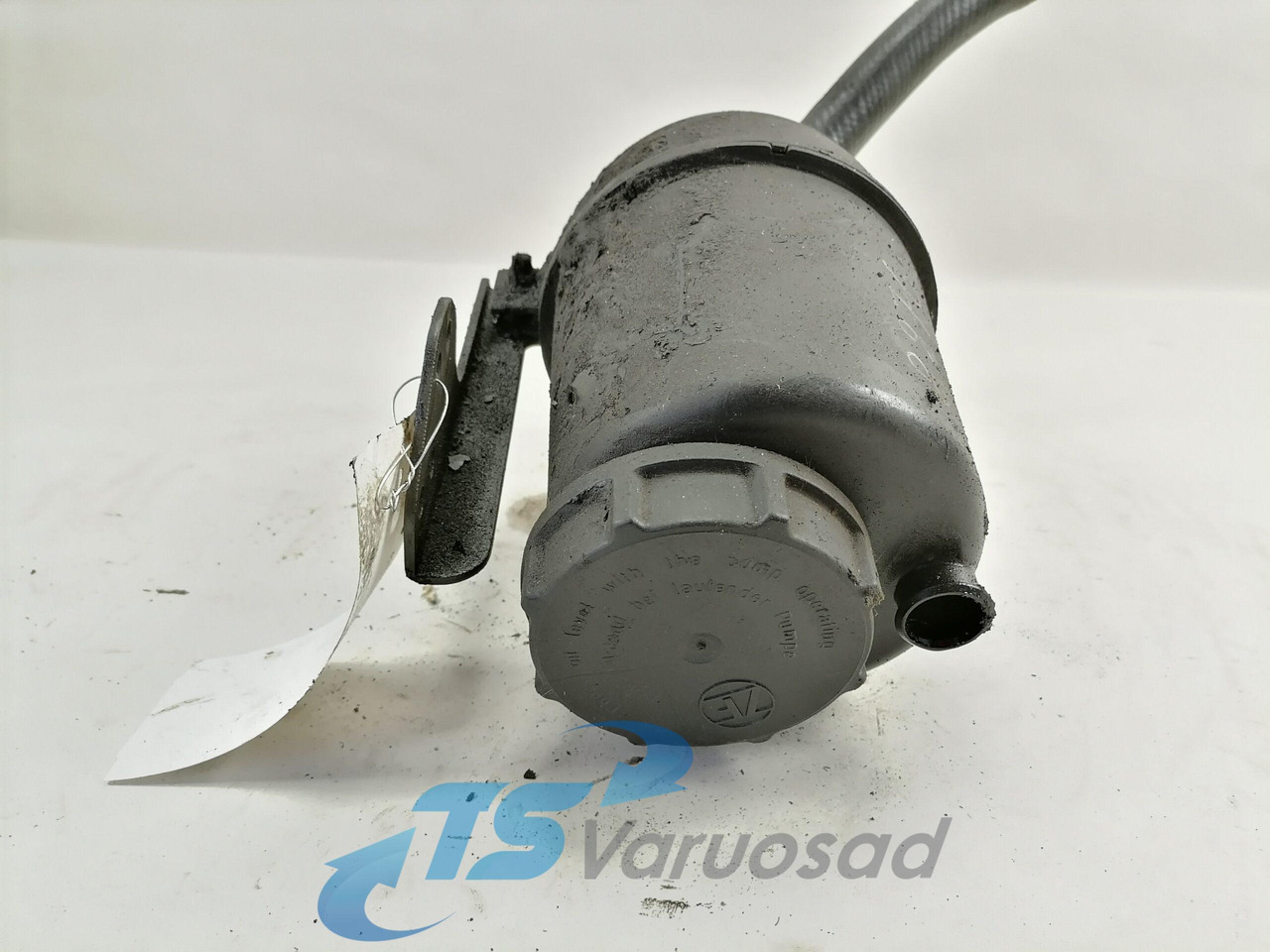 Volvo Steering oil tank+ bracket 20479764 - Шланг рулевого управления для Грузовиков: фото 3 Volvo Steering oil tank+ bracket 20479764 - Шланг рулевого управления для Грузовиков: фото 3