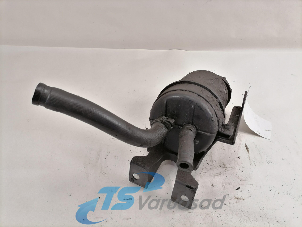 Volvo Steering oil tank+ bracket 20479764 - Шланг рулевого управления для Грузовиков: фото 2 Volvo Steering oil tank+ bracket 20479764 - Шланг рулевого управления для Грузовиков: фото 2