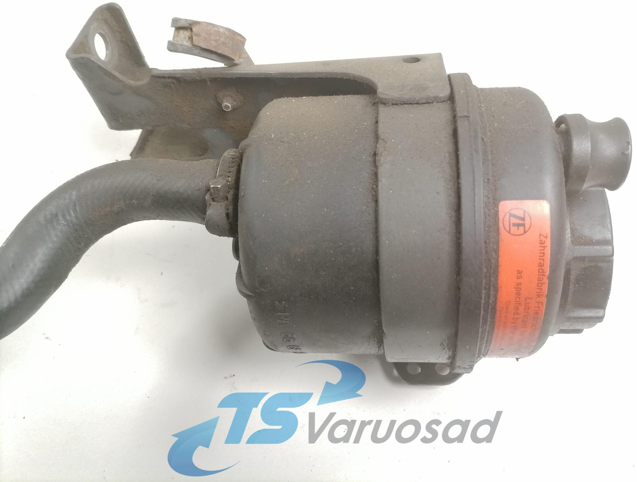 Volvo Steering oil tank+ bracket 20495075 - Шланг рулевого управления для Грузовиков: фото 5 Volvo Steering oil tank+ bracket 20495075 - Шланг рулевого управления для Грузовиков: фото 5