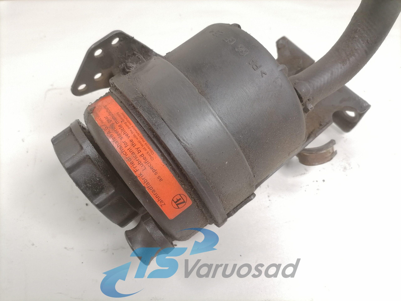 Volvo Steering oil tank+ bracket 20495075 - Шланг рулевого управления для Грузовиков: фото 4 Volvo Steering oil tank+ bracket 20495075 - Шланг рулевого управления для Грузовиков: фото 4