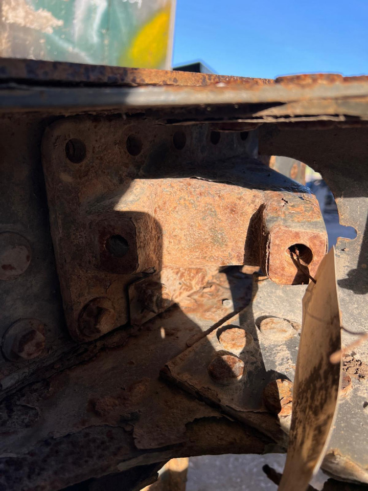 Volvo V-rod bracket 20393738 - Ось и запчасти для Грузовиков: фото 1 Volvo V-rod bracket 20393738 - Ось и запчасти для Грузовиков: фото 1