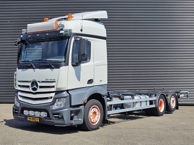 Mercedes-Benz ACTROS 2640 6x2-4 / NL TRUCK - Грузовик-контейнеровоз/ Сменный кузов: фото 1 Mercedes-Benz ACTROS 2640 6x2-4 / NL TRUCK - Грузовик-контейнеровоз/ Сменный кузов: фото 1