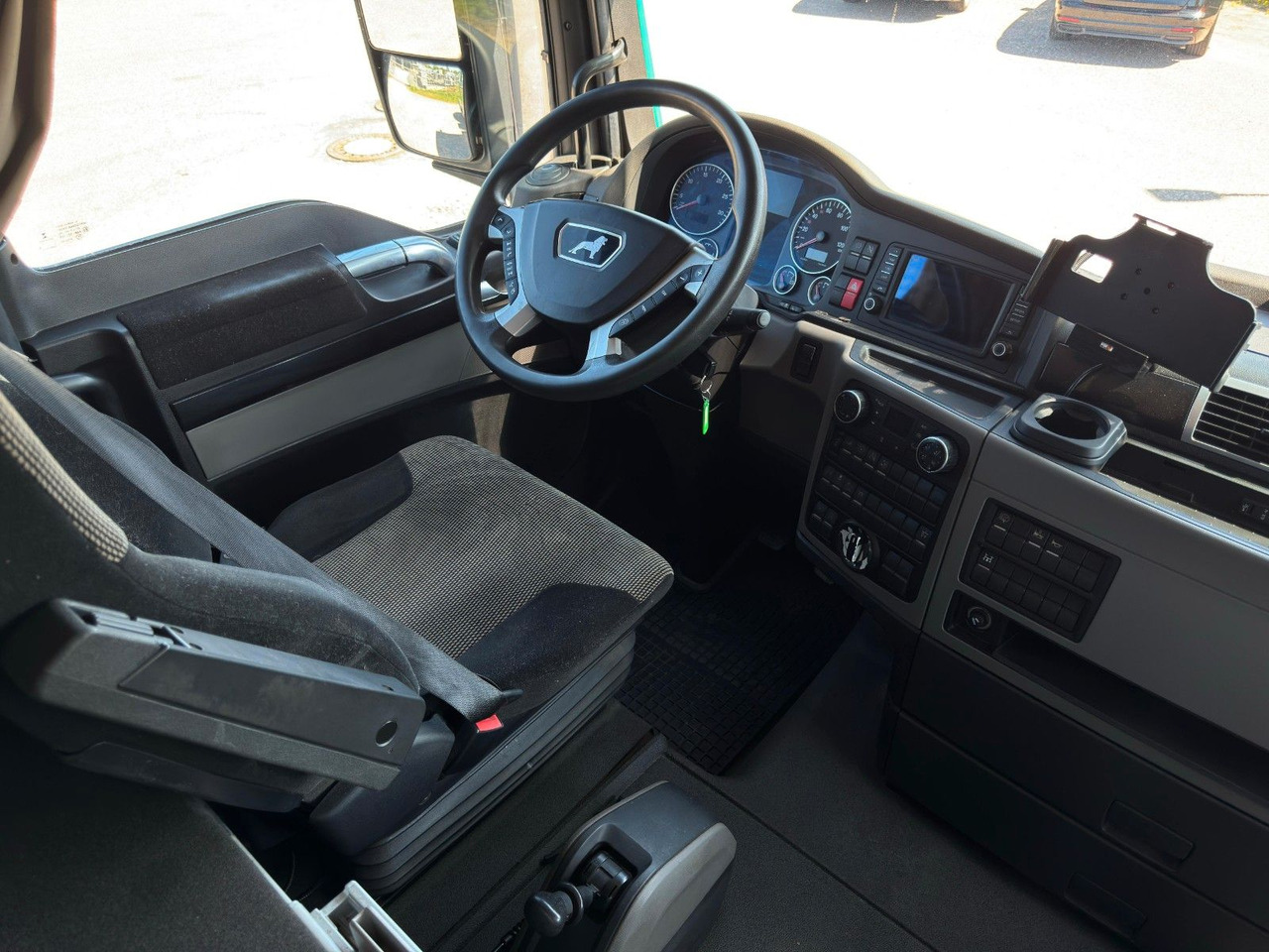 Тягач MAN 18.460 4x2 Kipphydr. | Standheiz. | Top Zustand: фото 12 Тягач MAN 18.460 4x2 Kipphydr. | Standheiz. | Top Zustand: фото 12