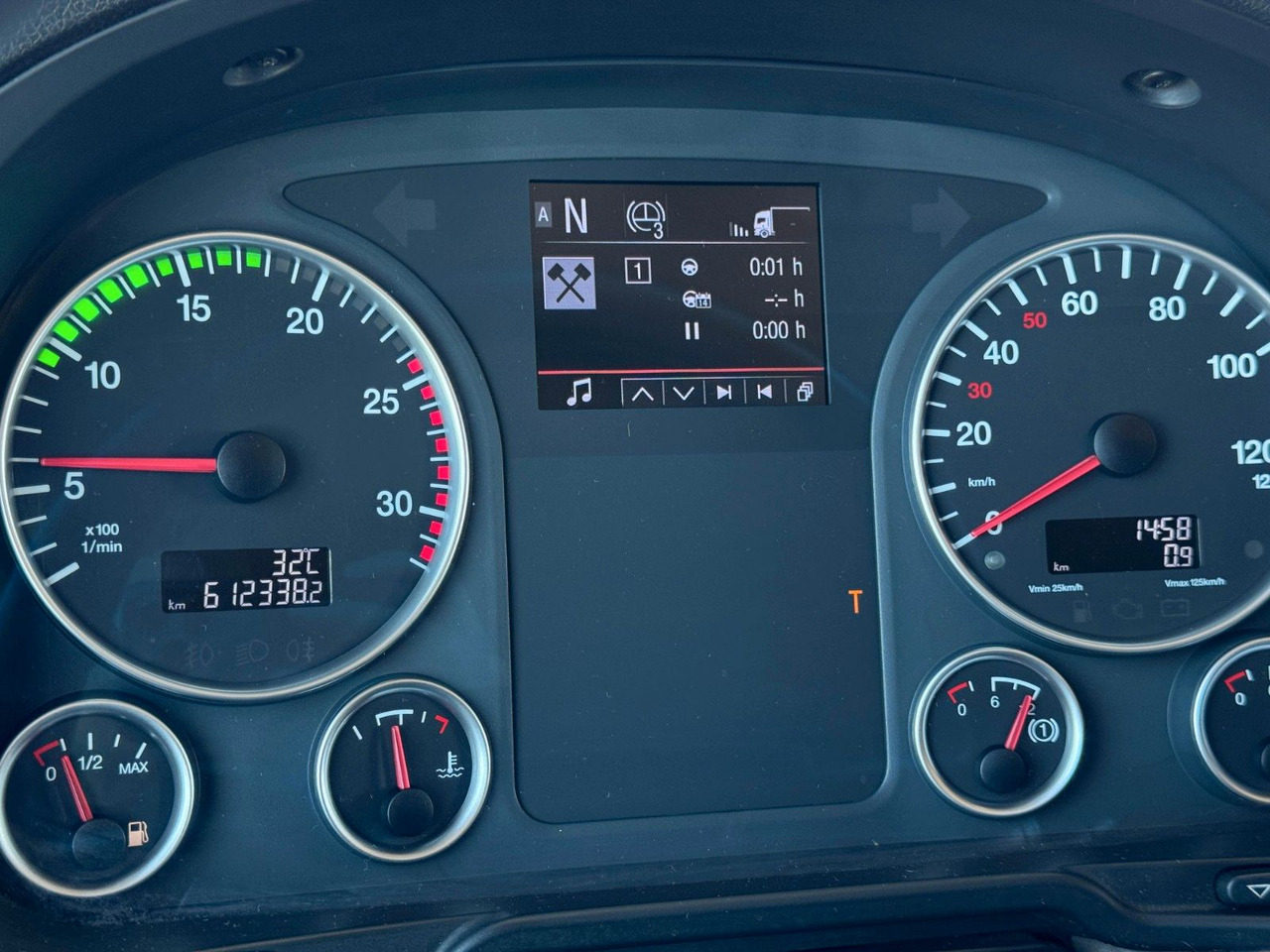 Тягач MAN 18.460 4x2 Kipphydr. | Standheiz. | Top Zustand: фото 13 Тягач MAN 18.460 4x2 Kipphydr. | Standheiz. | Top Zustand: фото 13