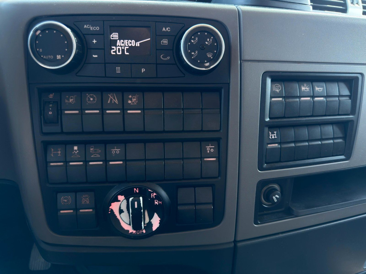 Тягач MAN 18.460 4x2 Kipphydr. | Standheiz. | Top Zustand: фото 15 Тягач MAN 18.460 4x2 Kipphydr. | Standheiz. | Top Zustand: фото 15